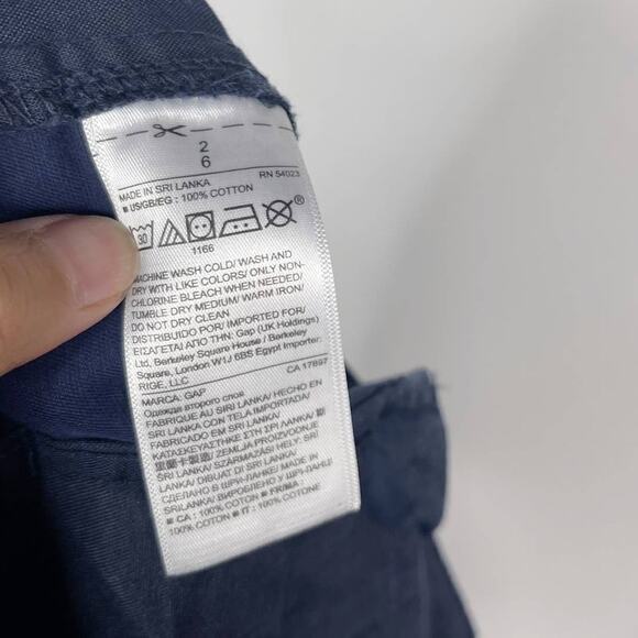 Gap Womens 2 Indigo Blue Girlfriend Roll Shorts Chino Cotton Flat Front Casual - Picture 6 of 7